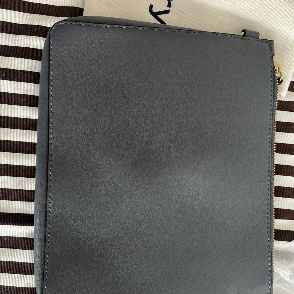 Theory grey Leather Crossbody Bag Clutch NWT - Picture 5 of 6